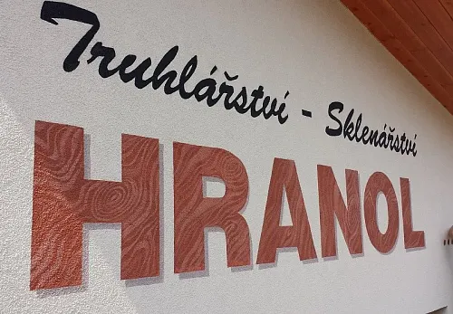 Písmomalba na fasádu Truhlářství - Sklenářství Hranol v Ostravě