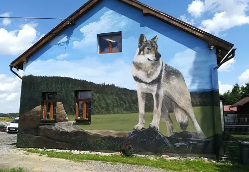 Malba na štítovou stěnu domu
