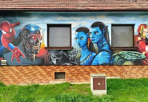 Malba na fasádu pro fanouška komiksů