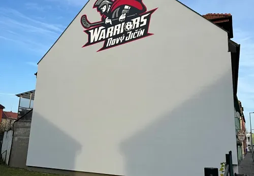 Malba loga na fasádu pro floorballový tým Warriors Nový Jičín