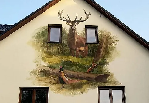 Jelen, bažant a veverka, malba do štítu rodinného domu