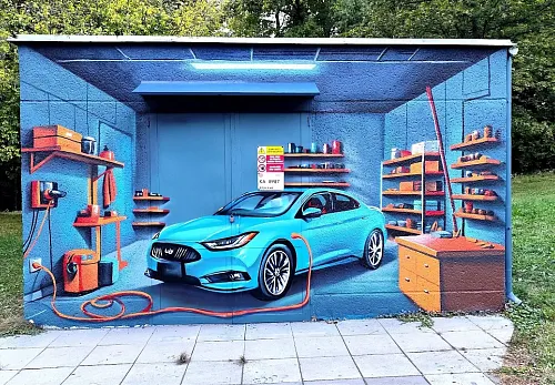 Elektroauto v garáži, 3D iluzivní malba na fasádu trafostanice v Havířově